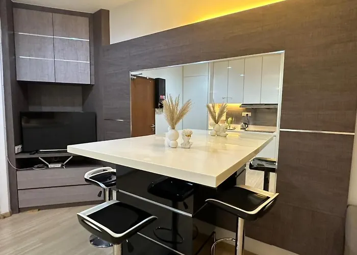 Luxury Suites 118 Island Plaza