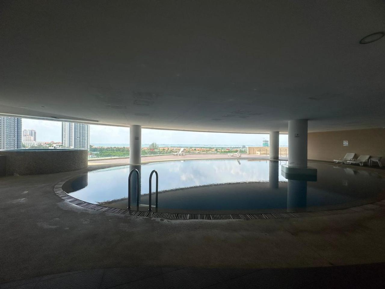 Luxury 118 Island Plaza