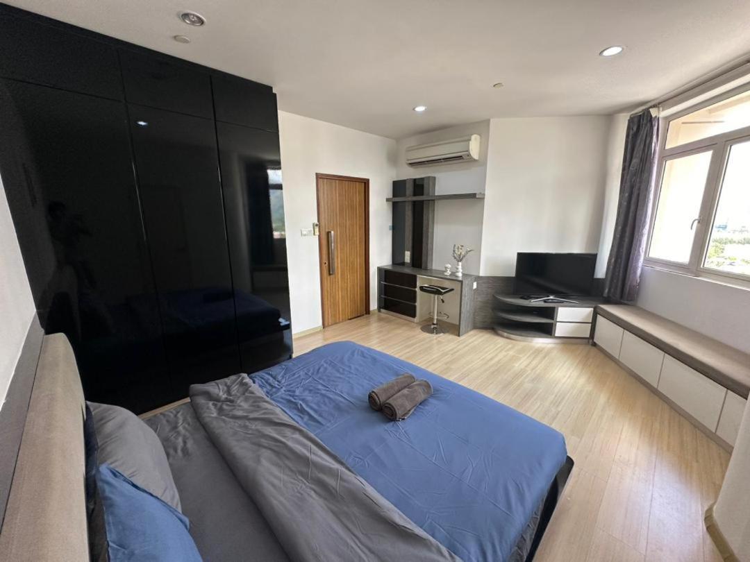 Luxury 118 Island Plaza Apartment *