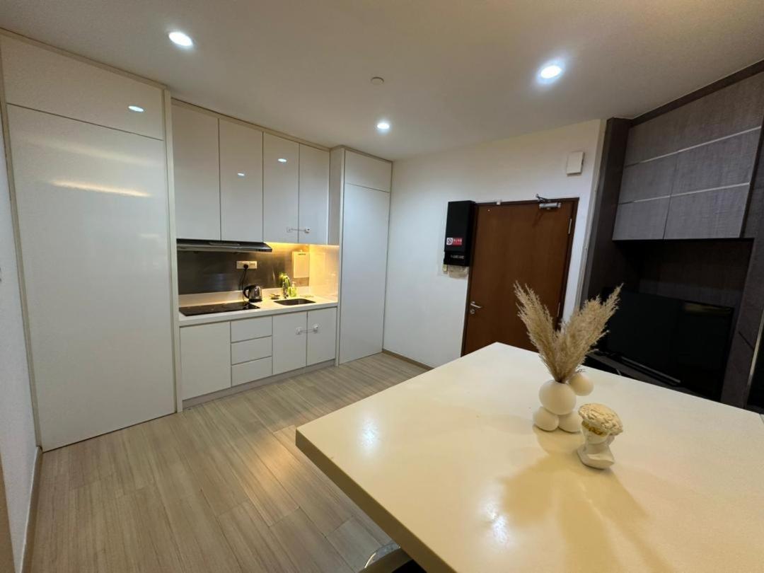 Luxury 118 Island Plaza *